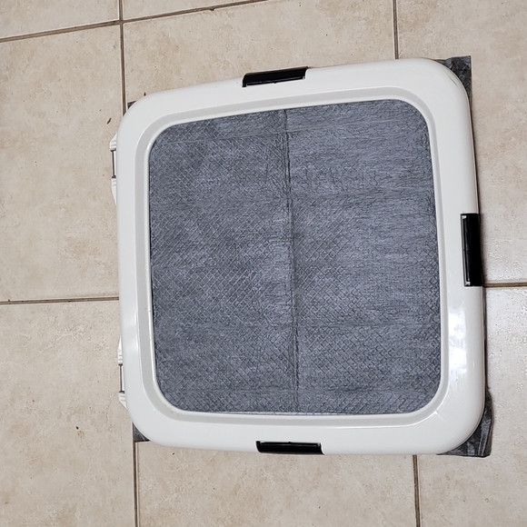 Small Dog plastic pee pad tray - Picture 4 of 4
